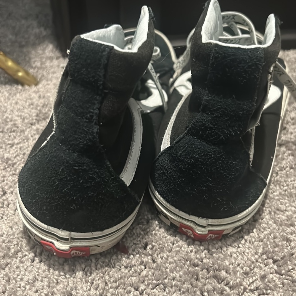 Vans - Picture 3 of 7